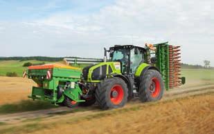 Power and endurance. All AXION 900 models can be specified with massive 2.15 m diameter rear tyres. Tyres up to 1.