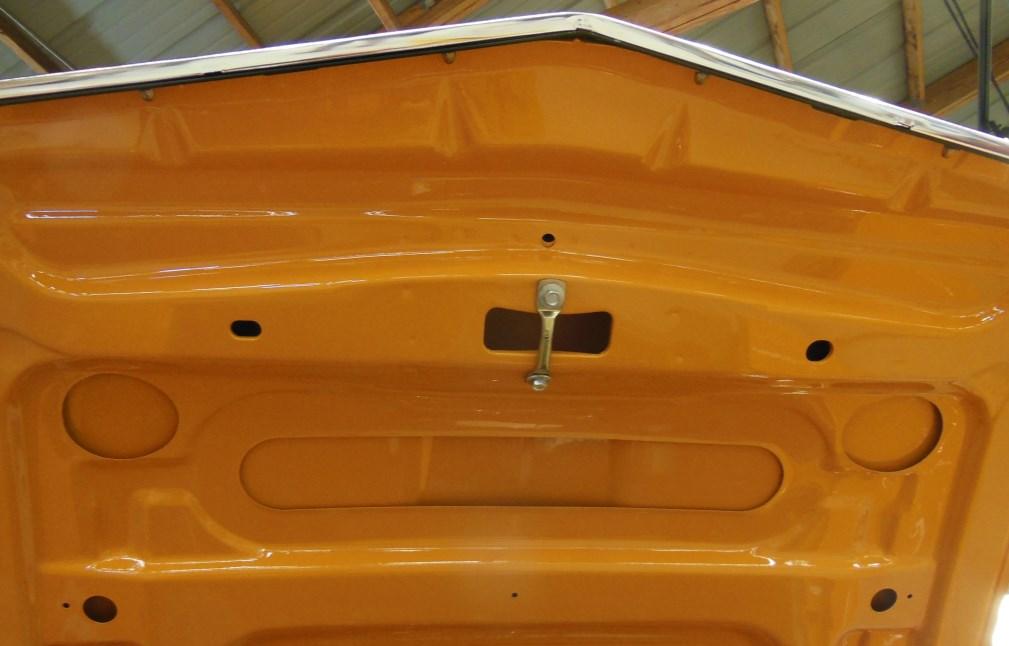 1970 Mustang Hoods except Boss 429 and Shelby GT350/500 In 1970 Ford no longer used hood pins as an option but instead changed to hood
