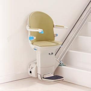 Handicare Simplicity L The Simplicity L straight stairlift offers you all the basic functions that are available on the Simplicity model plus the added benefit of a powered folding footplate as a