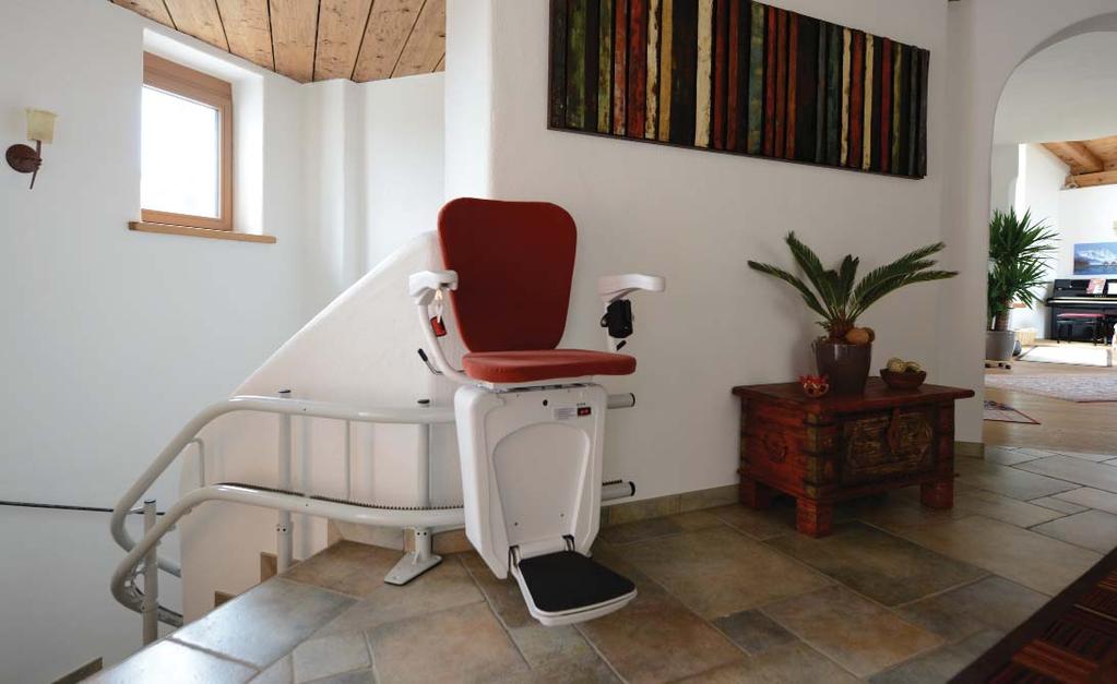 chair Automatic fold-up footrest for