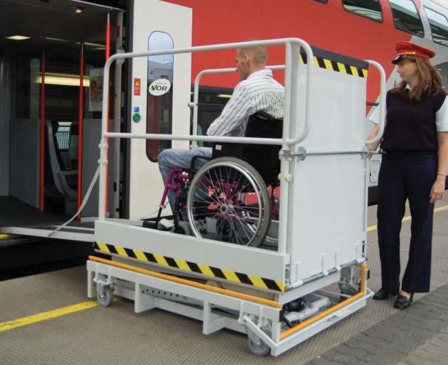 SPECIALS PL 1400 Train acces lift The vertical lifting platform PL1400 is specifically designed for the lifting/lowering of wheelchair drivers to/from train carriages.