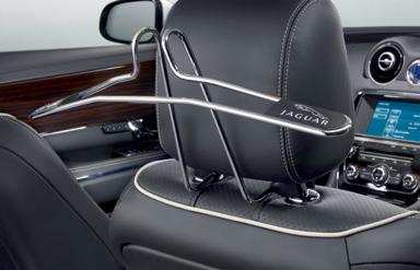 IPAD HOLDER The Jaguar ipad holder fits on the front seat headrest.