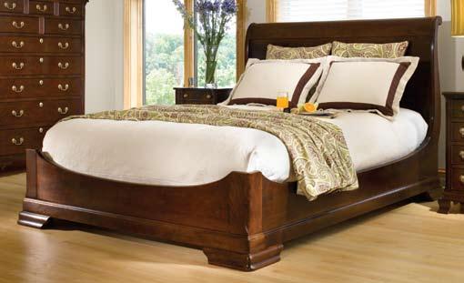 T R A D I T I O N A L C O L L E C T I O N 3039B 3039B-LFB 3039B {SHOWN} Sleigh Queen Bed H50 W67½ L91½ Footboard Height 30 This elegant bed features an abundance of graceful curves.
