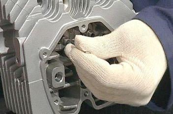 0033 ± 3% lb) right CC Checking the cylinder head CAUTION VALVE SEAT GRINDING AFTER VALVE GUIDE