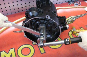 Engine V750 IE MIU G3 Engine Using the appropriate specific tools, remove the