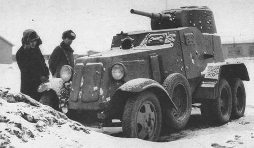 The T-28 had one main turret, and two smaller MG turrets at the front. TheT-28 got its baptism of fire during the invasion of Poland where 203 vehicles were included in the Soviet attack force.