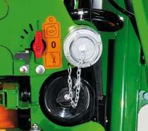 For a constant, functional supervision of the pump from the tractor seat, the oil reservoir for the pump is placed up on the headstock in full view of the operator.