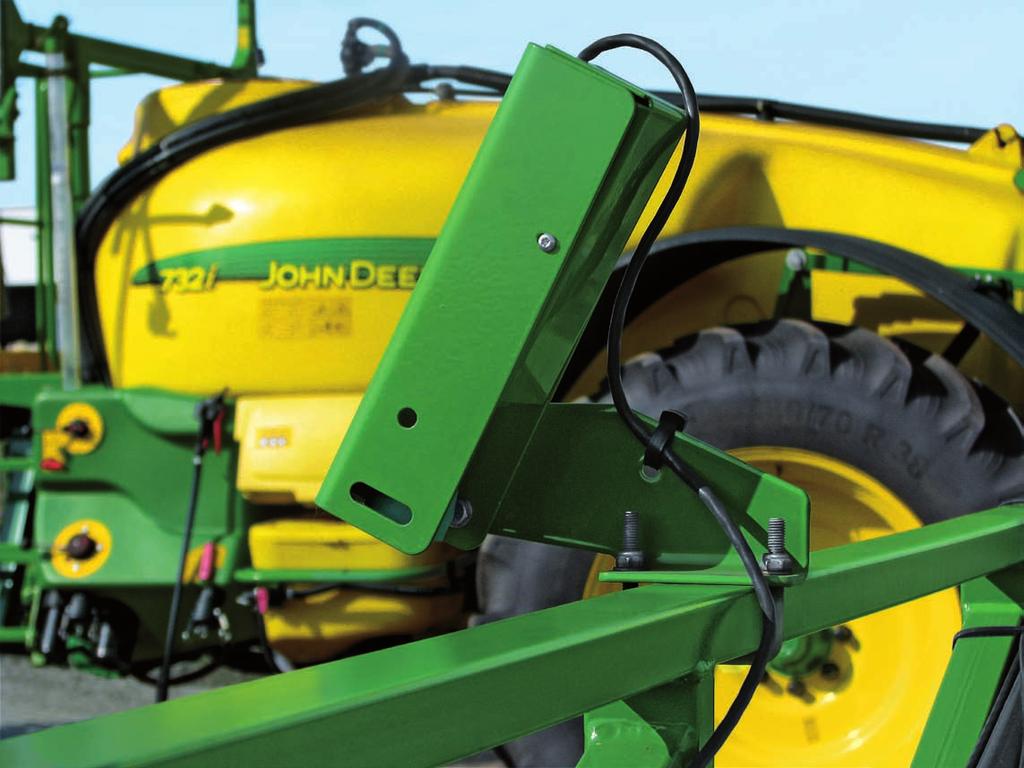 12 Exclusive to 700i Series Trailed Sprayers: Advanced control, precision & productivity Automatic systems considerably boost efficiency John Deere i-solutions make every drop count by delivering