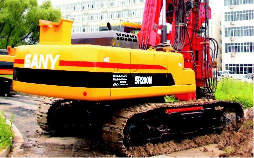 height 940 mm (3 1 ) 1030 mm (3 5 ) 1030 mm (3 5 ) 1060 mm (3 6 ) Overall width 4100 mm (13 5 ) 4000 mm (13 1 ) 4300 mm (14 1 ) 4490 mm (14 9 ) Matching the constant power of hydraulic system