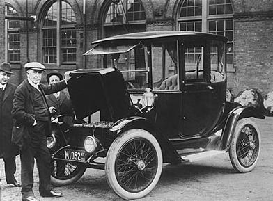 Early Electric Vehicles By 1900, 38% of vehicles in the U.S. were electric.