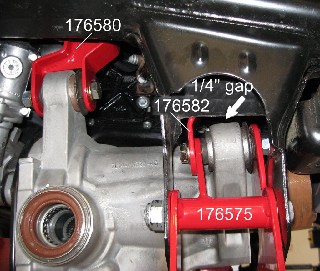 There must be a minimum of ¼ clearance between frame and differential. Contact may cause vibration.