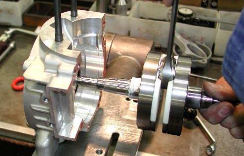 THE CRANKCASE CRANKSHAFT MUST BE IN SAME POSITION AS IN