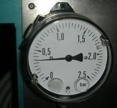 Manometer connection is R 1/8"brass. Accuracy is 2,5%. Operating temperature range is from -25 C to +60 C. 4.