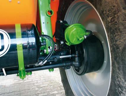 The axle steering also functions when the boom is folded in.