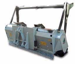 Options: customized hydraulic or PTO transmission, pushing frame, hydraulic pushing frame, customized attachment plate, teeth on hydraulic hood, possibility to have the rotor equipped