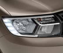 S prednjimi in zadnjimi lučmi, ki ustvarjajo nov svetlobni podpis znamke Dacia, in novo kromirano