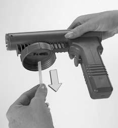 ČIŠČENJE PRENOSNE KOMPRESORSKE PIŠTOLE 1 Takoj po uporabi izpraznite posodo prenosne kompresorske pištole in jo operite s toplo milnico.
