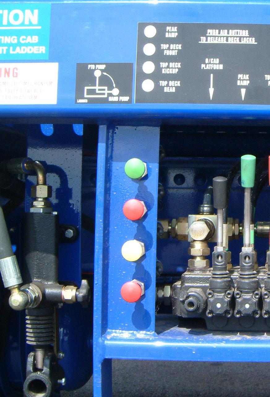 3.3. OPERATING HAND PUMP In the event of loss of hydraulic pressure, e.g.