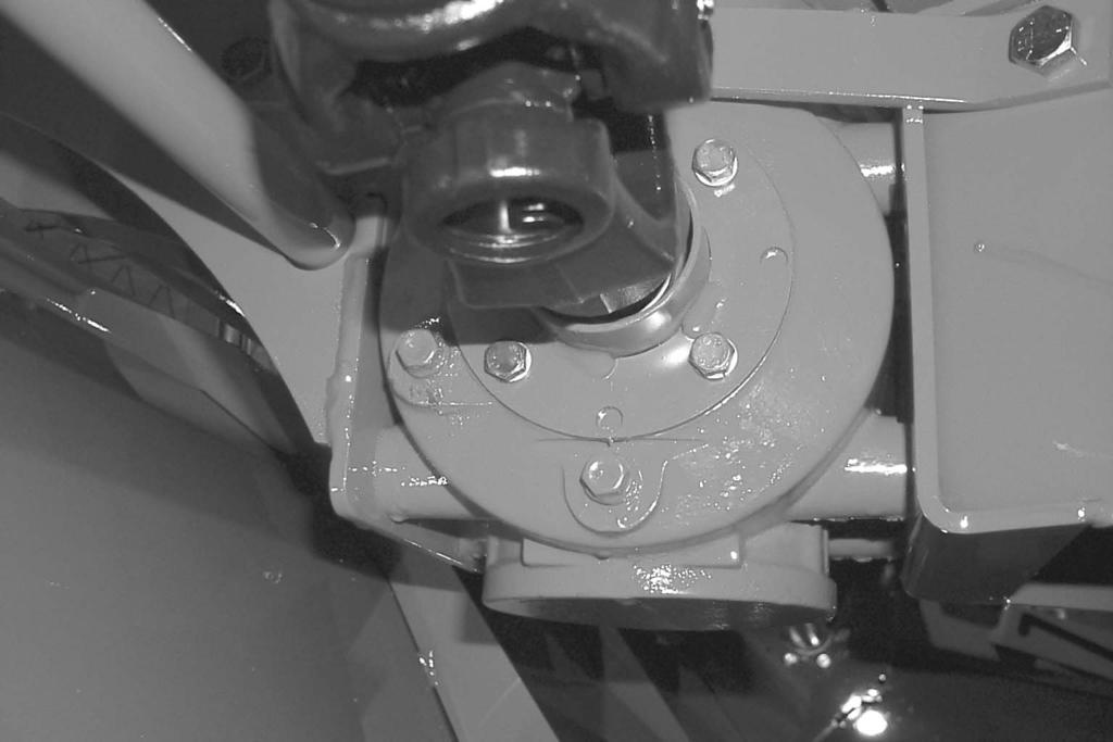 Chapter 8 Lubrication Bottom Header Gearbox The bottom header gearbox is located in the middle of