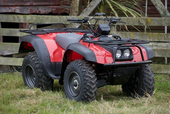 FLAME RED KINGQUAD 300 4X4 Proof that good things come in small packages the Suzuki KingQuad 300, packs Suzuki's farm ATV technology and durability into a compact mid size four wheel drive.