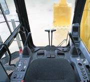 WORKING ENVIRONMENT The cab interior is spacious and provides a comfortable working environment Operator s Cab Superb Visibility The PC1250-7 s large capacity cab and increased glass area provide