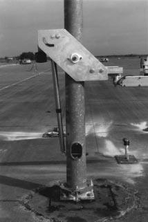 42 TRANSPORTATION RESEARCH RECORD 1528 FIGURE 5 Gate arm bracket. The crash tests were conducted with the gate arm in the down position.