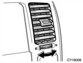 Pressing the windshield air flow button turns on the defogging function with the purpose of clearing the front view.