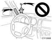 Do not attach a microphone or any other device or object around the part where the curtain shield airbag activates such as on the windshield glass, side door glass, front