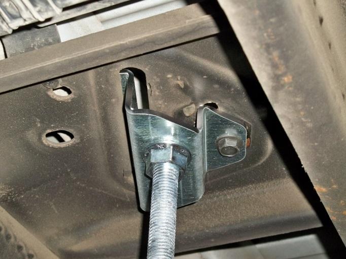 2) Cross member in 2011+ GM vehicles showing STAFS top Truck Mounting Plate and Threaded Rod installed. (Fig. 3) Cross member in 2011+ GM vehicles showing STAFS Truck Mounting Plate close-up.
