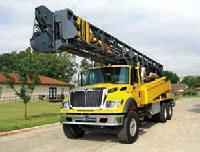 T3W GEnERAL SPECiFiCAtiOnS Pullback Options Feed System Derrick T3W Pullback 40,000 lb Pulldown 25,000 lb Single Cylinder, Cable Feed D:d Ratio 28:1, 24 ½ in. sheaves w/ 7 /8 in.