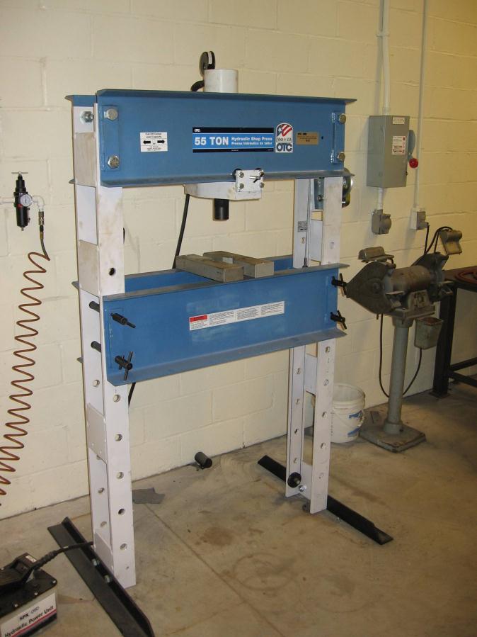 Hydraulic Press A hydraulic ram extends as the pump