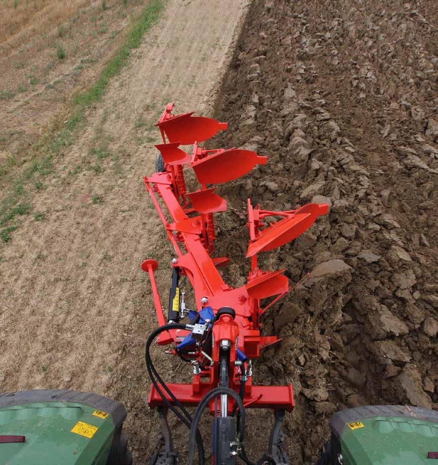 TWO WORKING WIDTH ADJUSTMENT SYSTEMS AVAILABLE: STEP BY STEP The working width of each ploughshare can be set manually over 5 steps, pivoting the bodies around the beam supports.