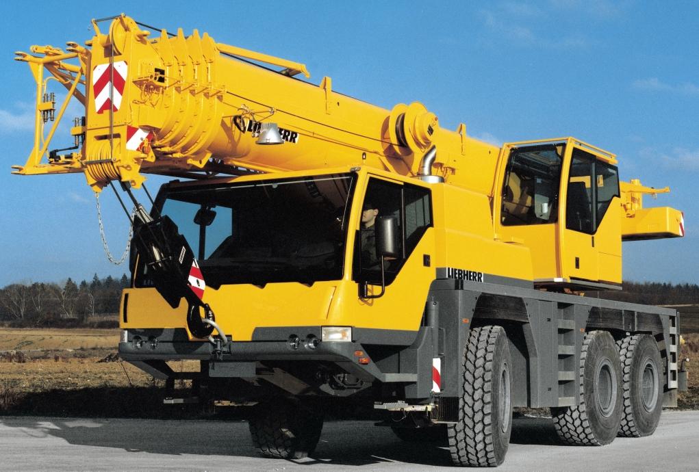 Product advantages Mobile crane LTM 1055/1 Max. lifting capacity: 55 t Max. height under hook: 56 m with biparted swing-away jib Max.