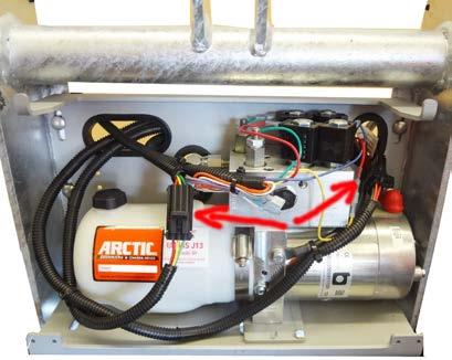 Multiplexing Under hood Installation (2 plugs) 4. Plug the light harnesses to the lift frame harness (3) and secure them under the pump cover.