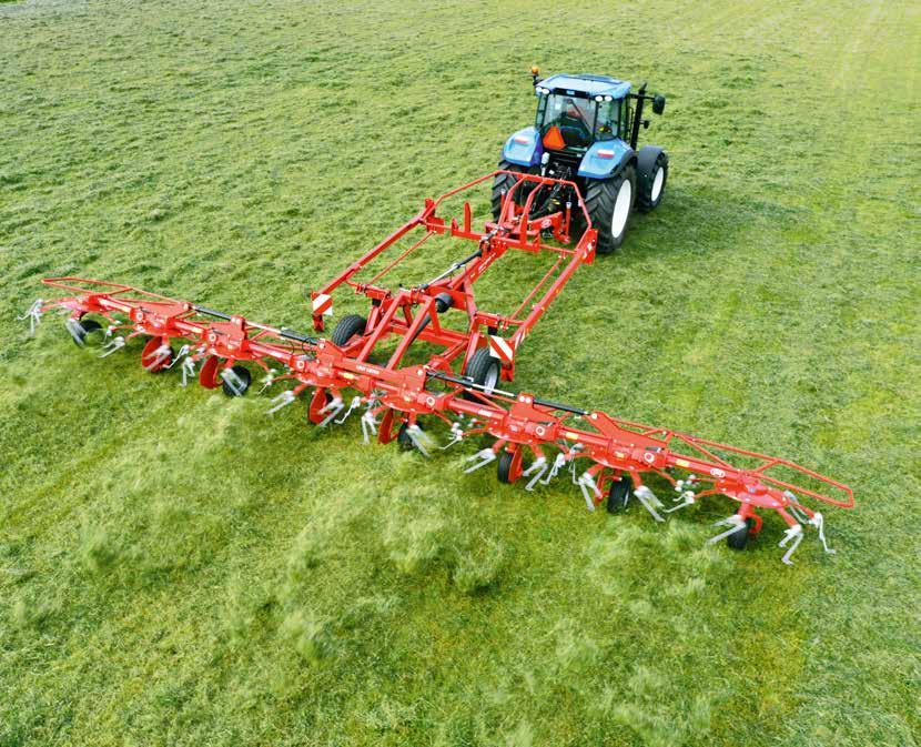 Both the rotors and the drive line have ample room for perfect ground contour following. Exceptionally convenient on headlands Unique to all trailed Lely Lotus tedders is its ease of use on headlands.