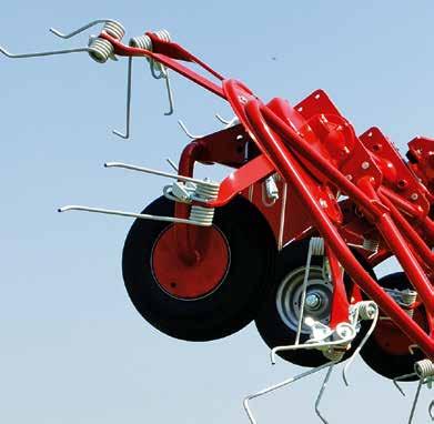 Lely Lotus 1250 Profi a compact trailed tedder with exceptionally high capacity With the Lotus