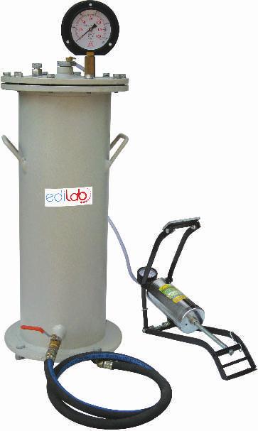 It comprises the following: ELC 07901 Pressure chamber fitted with valves & pressure gauge 1 No. ELC 07910 Foot pump 1 No. ELC 07917 Pressure Hose 1 No.