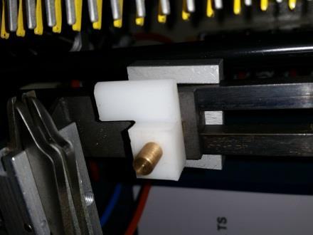 Use the white nylon block when book thicknesses are much smaller than the diameter of the coil being used.