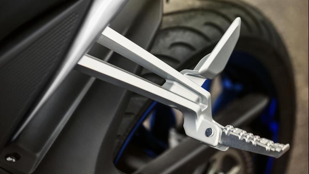Lightweight aluminium chassis components R-Series DNA is evident in the light and immensely strong aluminium swinging arm which ensures precision handling and confident