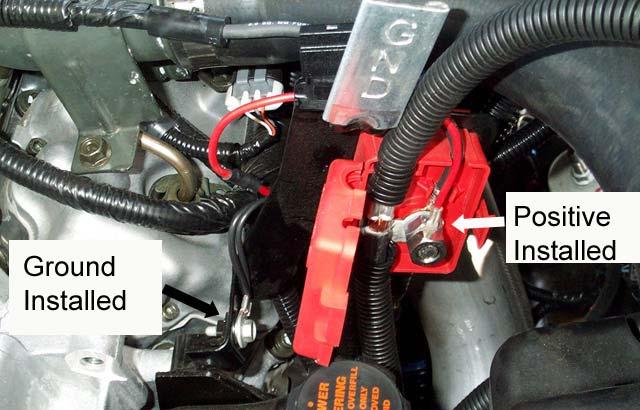 16 October 2006 GMC/Chevy Duramax #1024118 / 1024119 / 1024118DA / 1024119DA 10 Power Hook-up Open the red protective cover of the remote battery connection and you will see a nut and stud attached