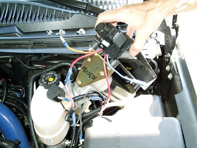16 October 2006 GMC/Chevy Duramax #1024118 / 1024119 / 1024118DA / 1024119DA 13 Position the air compressor