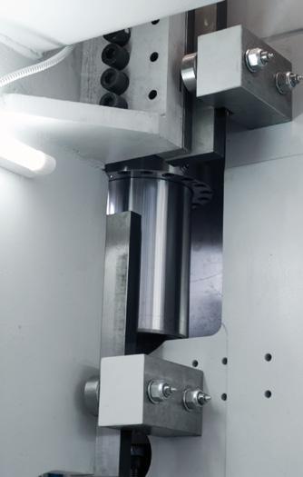 Mechanical upper tool clamping. Mechanical lower tool clamping.