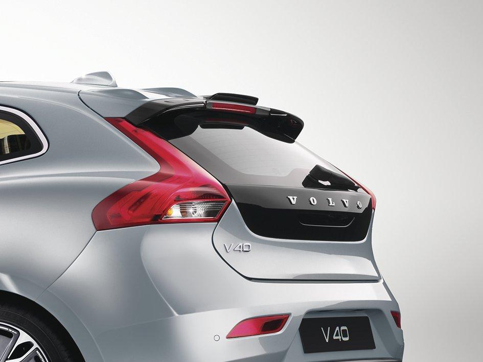 VOLVO V40 ACCESSORIES PACKS Styling Kit (not R-Design / Cross Country) - Rear Wheel Aero Deflectors (with Striping Kit) - Rear Bumper Diffuser - Twin Exhaust Pipes Rec Retail 835 Winter Accessory
