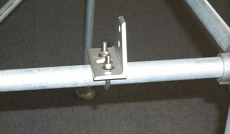 Figure 3 Insert the frame struts Allow some clearance between the diagonal frame struts Position the first pivot joint at the bottom of the support pole 3.