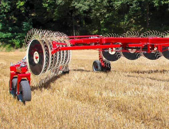 Forage is gathered in a soft windrow without destroying the material maintaining a high nutritional value. HYDRAULICS The Easy Rake Superstar can be conveniently opened and closed using hydraulics.