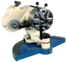 The main spindle has 2 grinding wheels. It can grind the blade and the center of the drills at the same time.