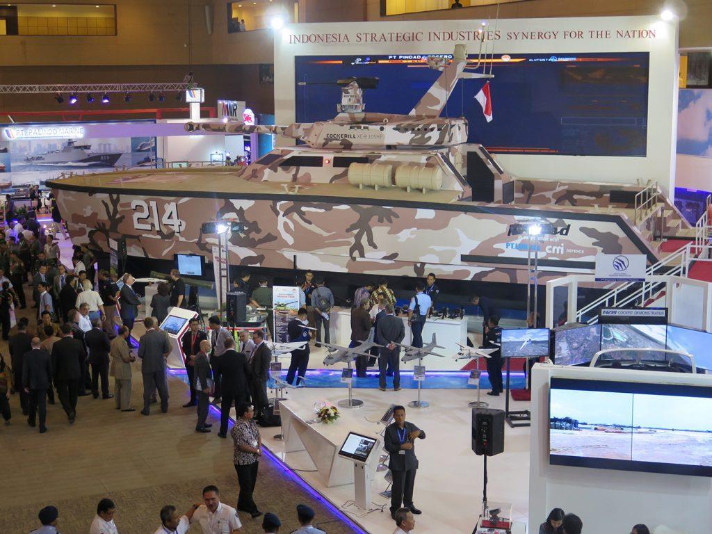 Indo Defence 2016 08/11/2016 by EDR By Joseph Roukoz As the seventh edition of Indonesia s tri-service exposition and forum comes to a close, it can already be hailed as a great success.