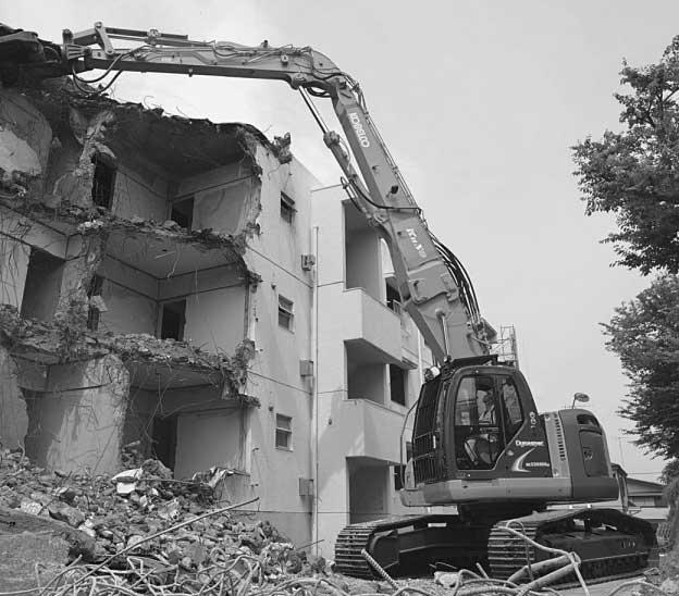 7. Application examples The multi-purpose demolition machines introduced in this paper have been commercialized and are being widely used at actual demolition sites. Fig.