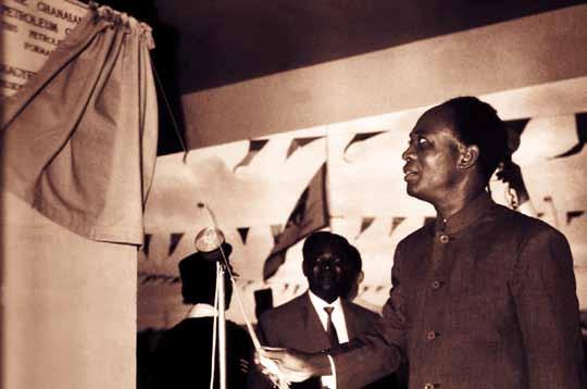 Osagyefo unveils the plaque to mark the opening of GHAIP BEFORE IT ALL BEGAN Prior to the construction of the refinery, Ghana imported petroleum products from European and American refineries to meet