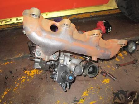 11) 21) Remove nuts connecting "15: Exhaust manifold "with "16: Turbo charger S/A", (Quantity 8) and remove